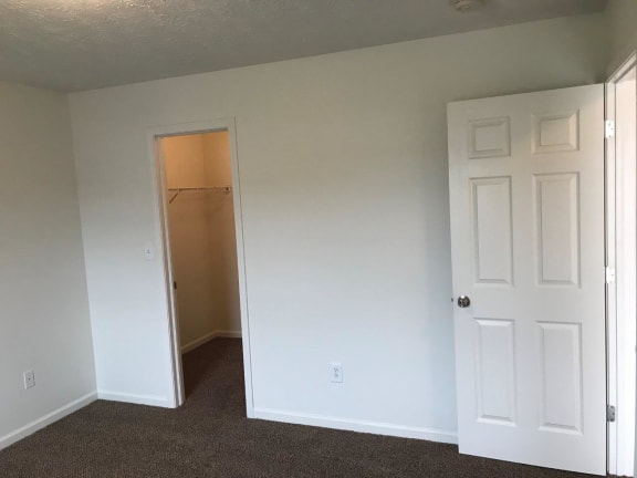 Large Bedroom at Shaker Square, Lebanon
